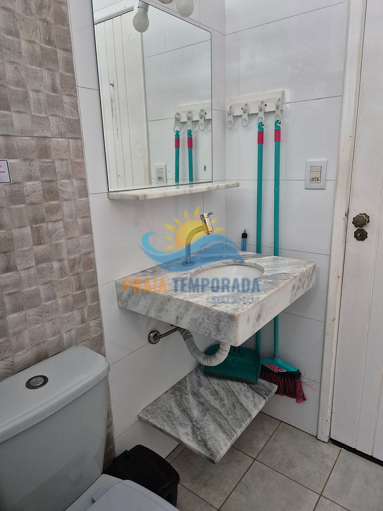 Apartamento 03-B de 1 dormitório para 5 pessoas a duas quadr