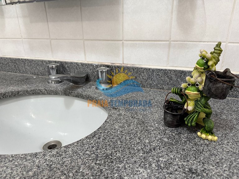 BM301 - Apê c/ Varanda | Ar Cond. | Garagem