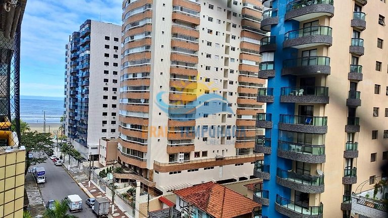F052 -Apê c/ Varanda e Suíte na Melhor Localização