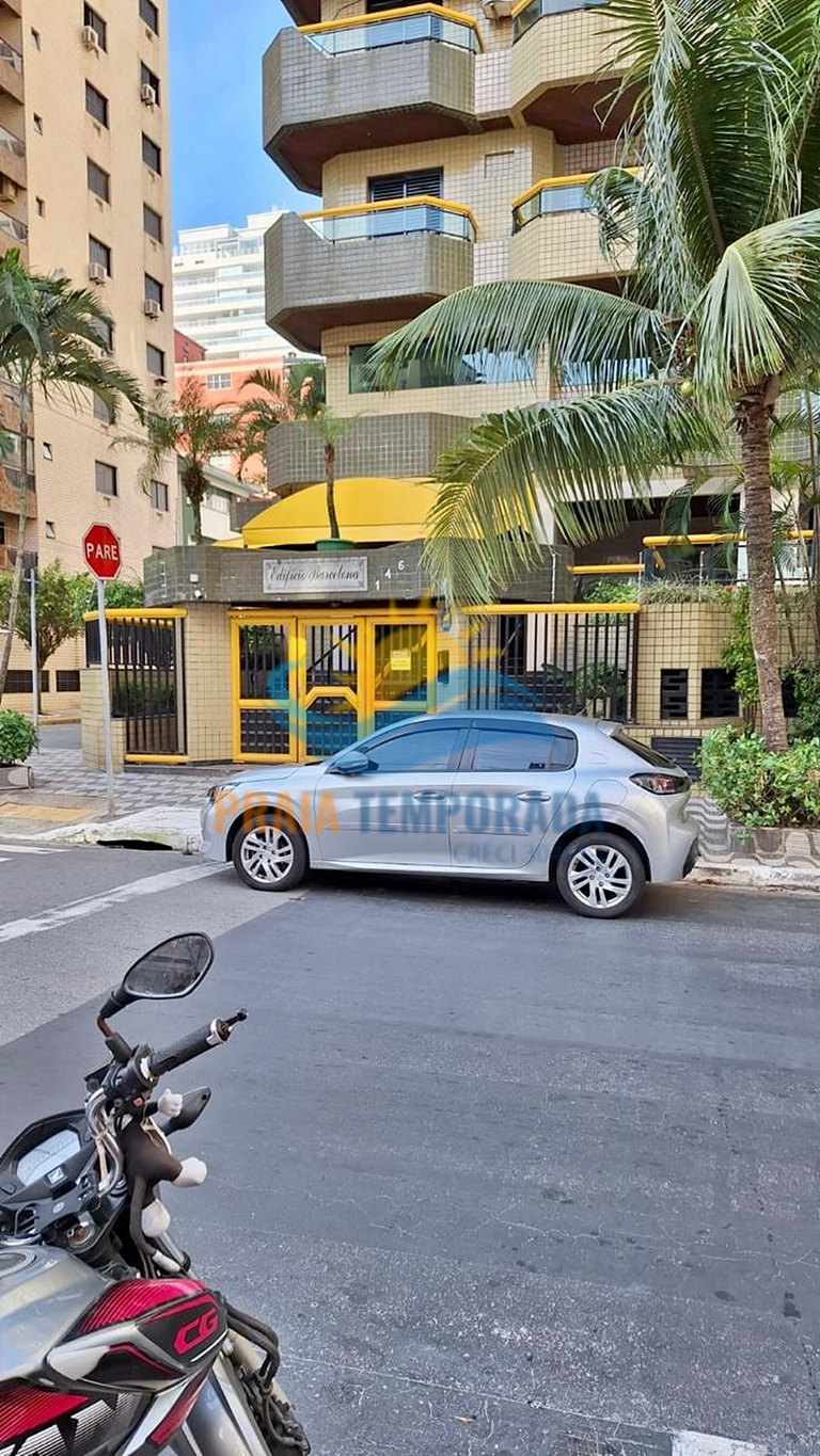 F052 -Apê c/ Varanda e Suíte na Melhor Localização