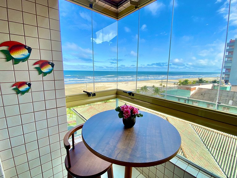 Apartamento com churrasqueira e linda vista para o mar