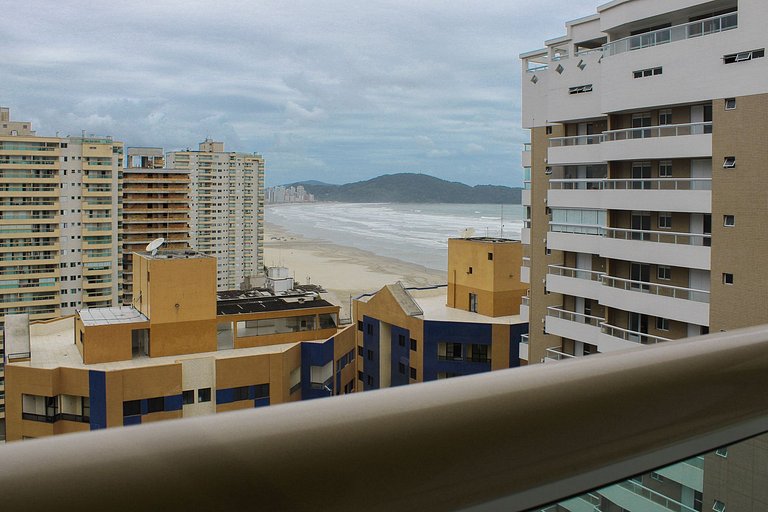 Apartamento com sacada gourmet e linda vista para praia